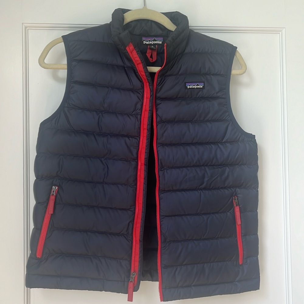 Boys navy Patagonia down vest